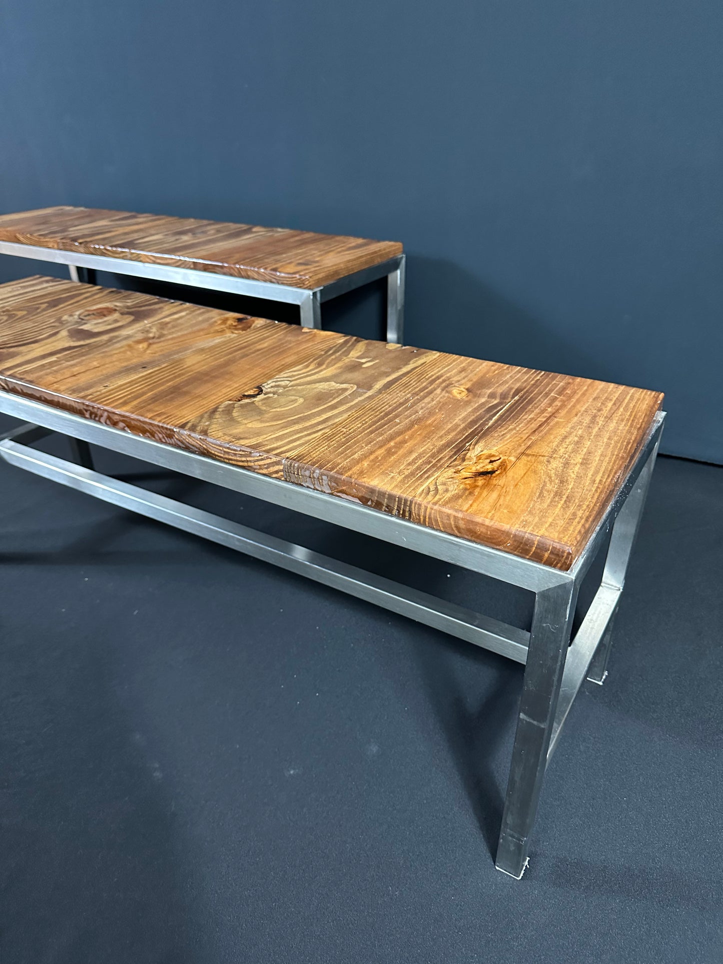 RECLAIMED PALLET WOOD TABLE AND BENCHES