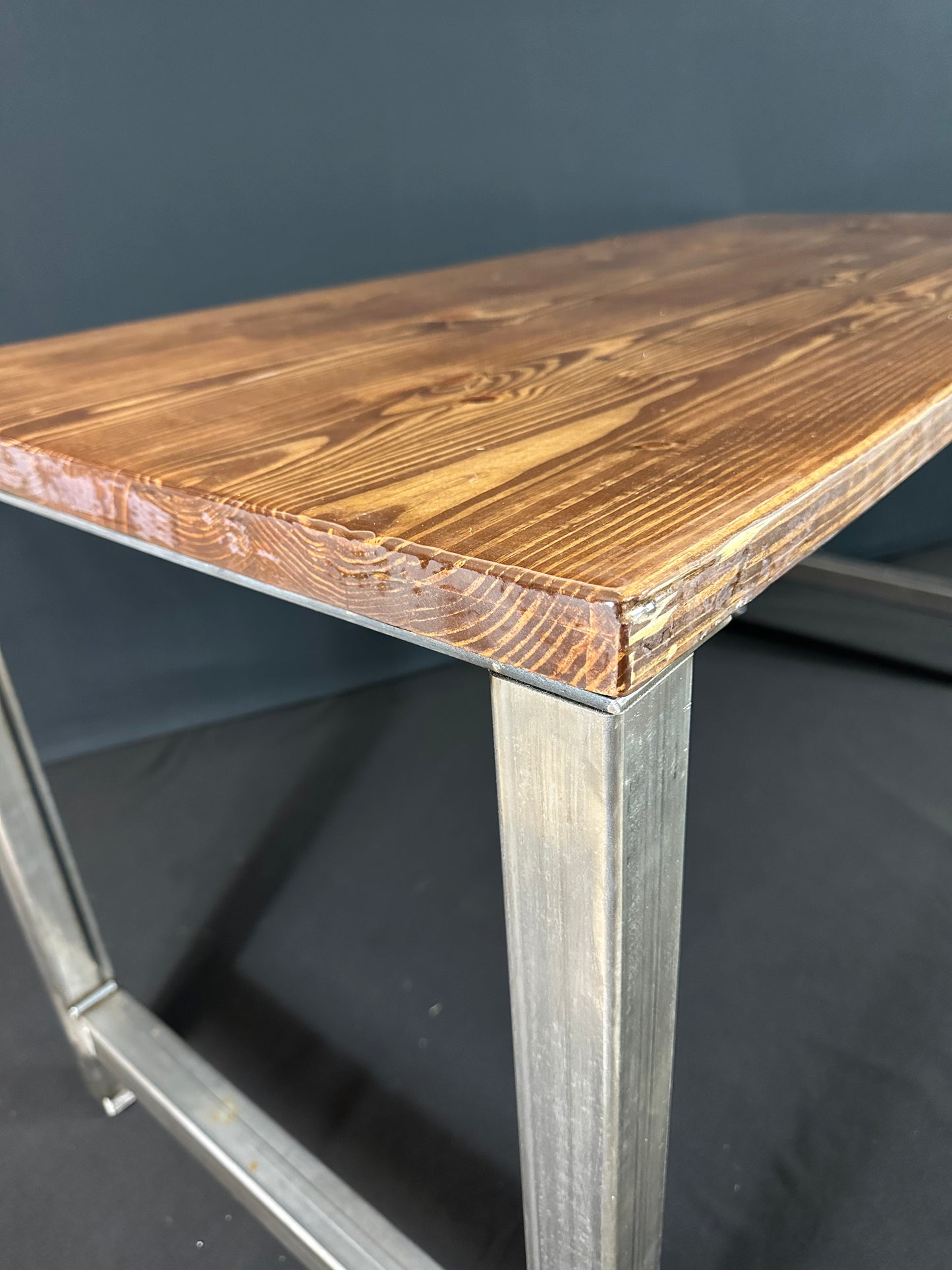 RECLAIMED PALLET WOOD TABLE AND BENCHES