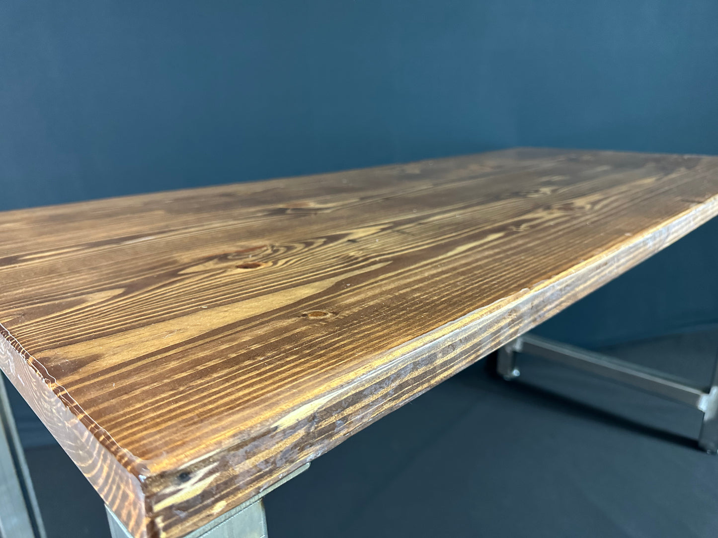 RECLAIMED PALLET WOOD TABLE AND BENCHES