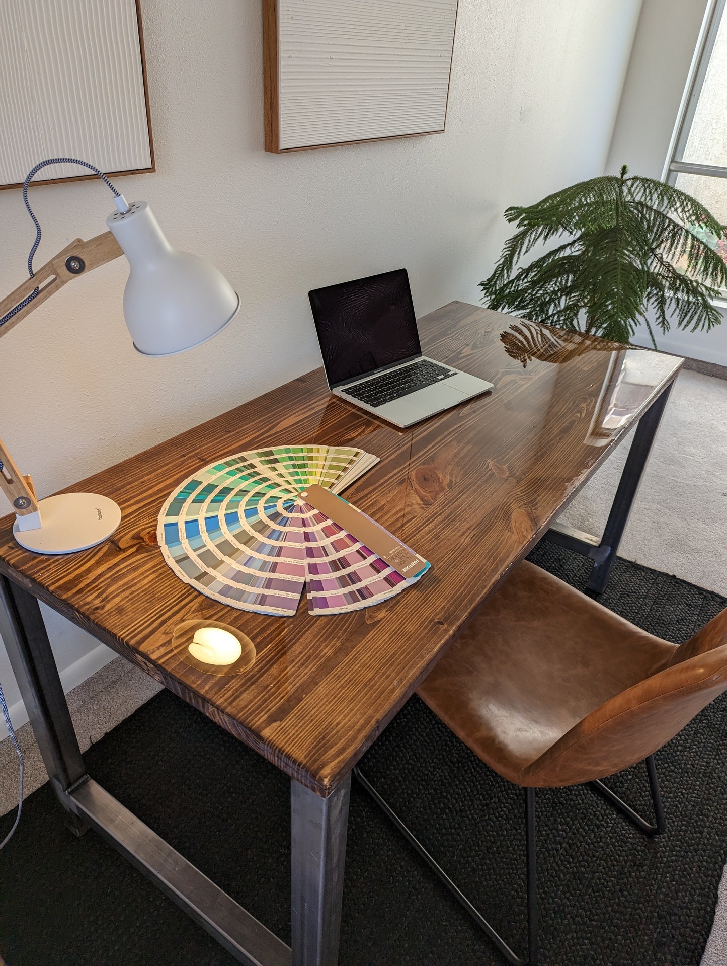 RECLAIMED PALLET WOOD TABLE AND BENCHES