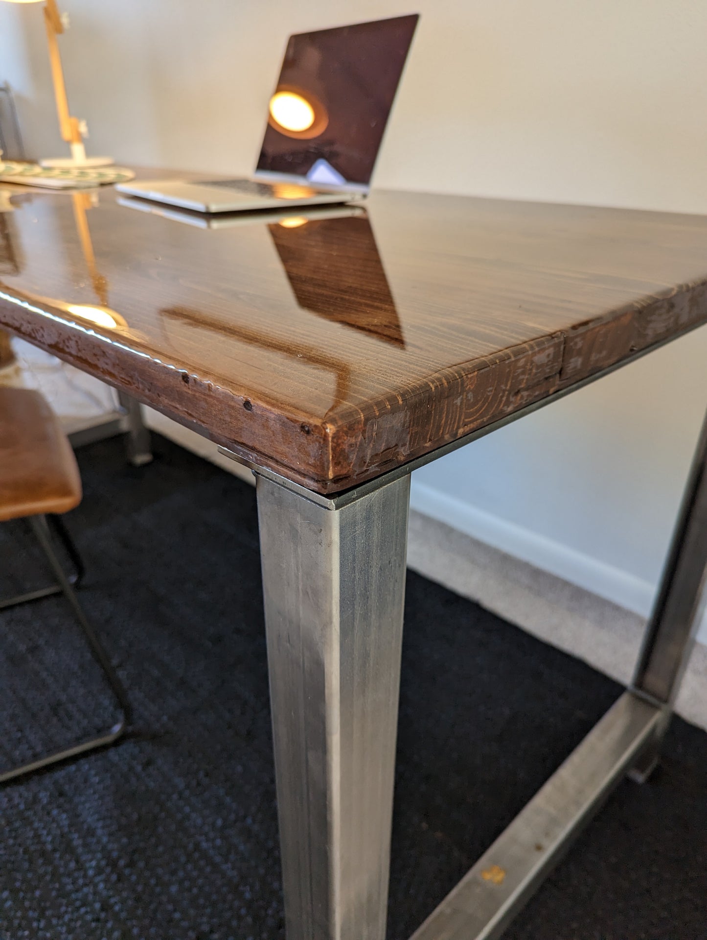 RECLAIMED PALLET WOOD TABLE AND BENCHES