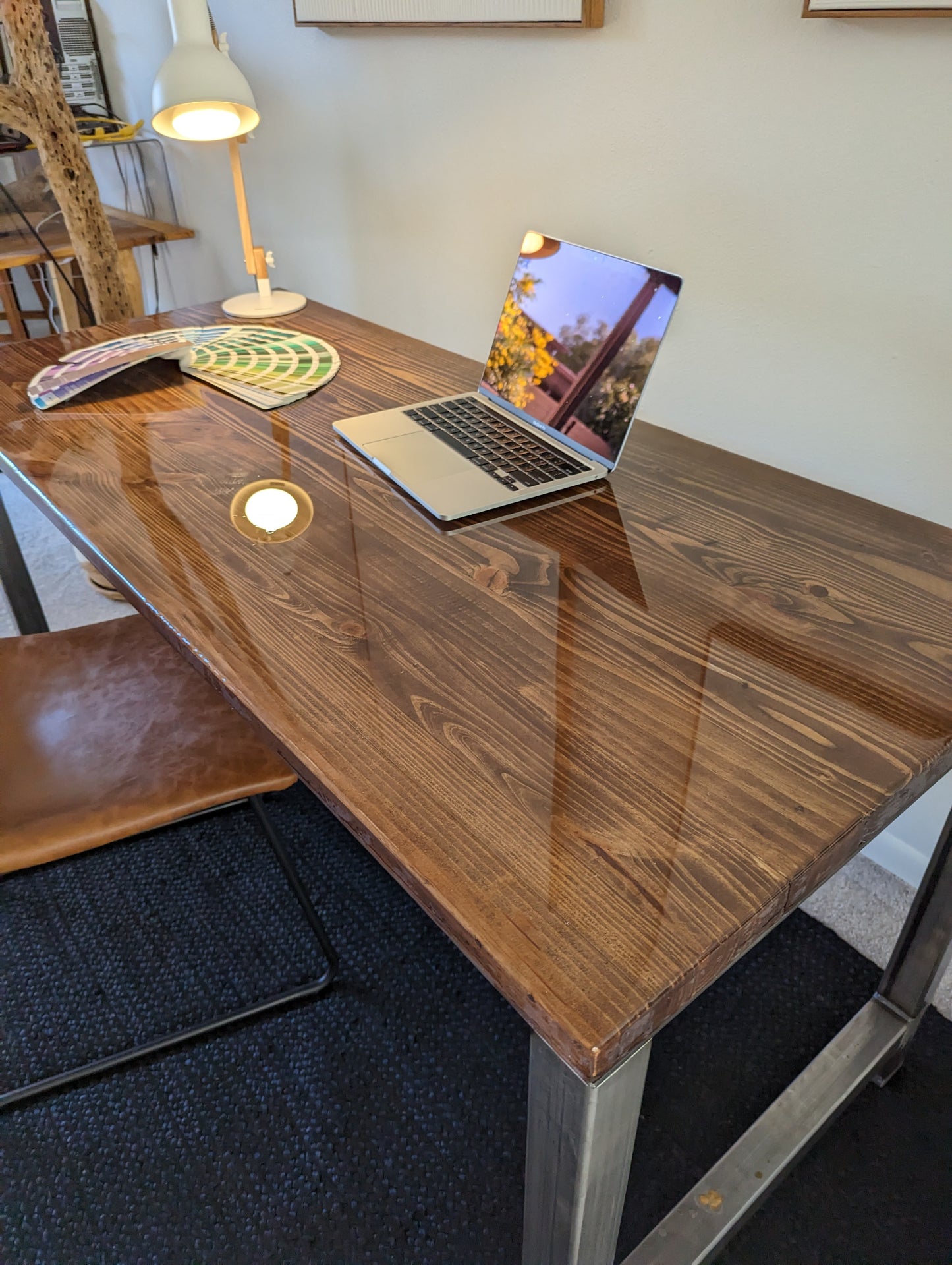 RECLAIMED PALLET WOOD TABLE AND BENCHES