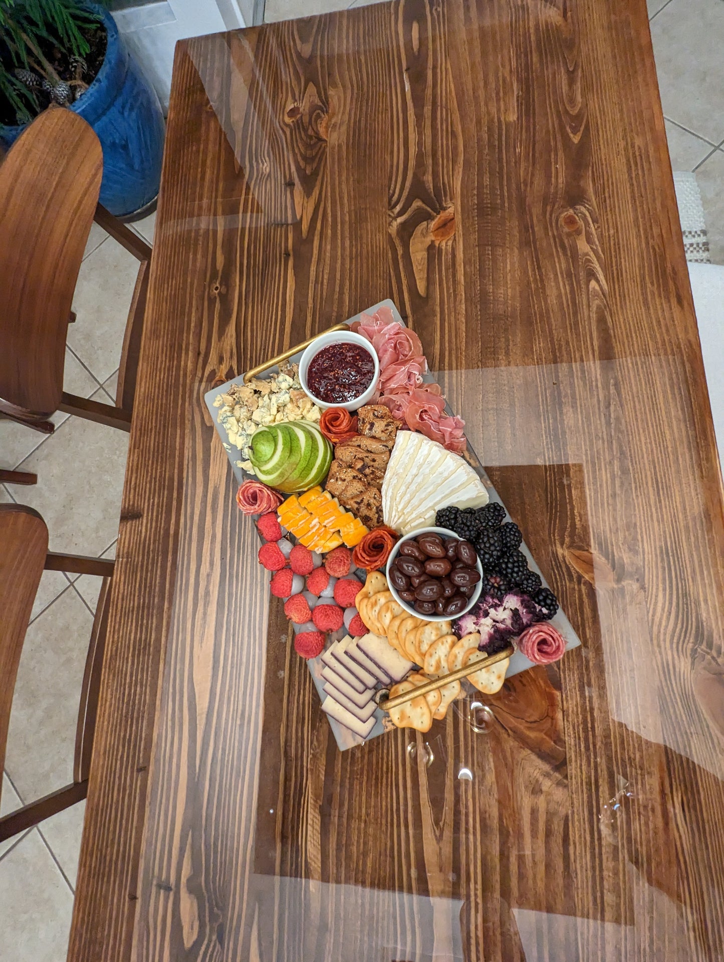 RECLAIMED PALLET WOOD TABLE AND BENCHES