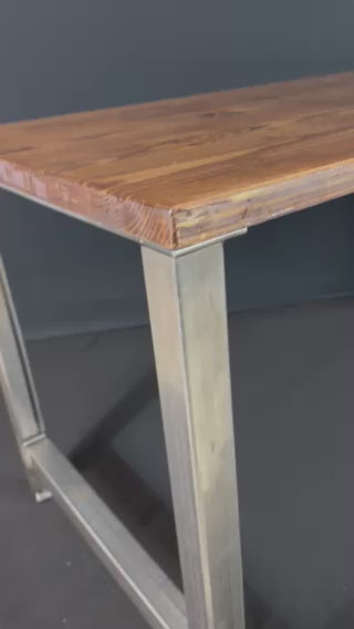 RECLAIMED PALLET WOOD TABLE AND BENCHES