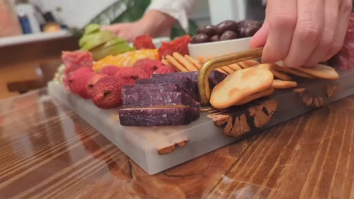 RECLAIMED PALLET WOOD TABLE AND BENCHES